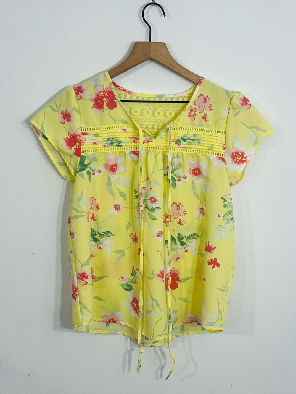 MINE Yellow Sz M Floral Short Sleeve V-Neck Lace Trim Tie Blouse Peasant Blouse